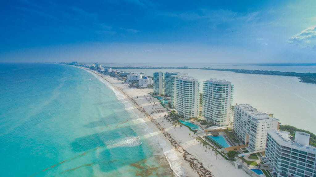 Cancun Mexico hotels and condos on the beach