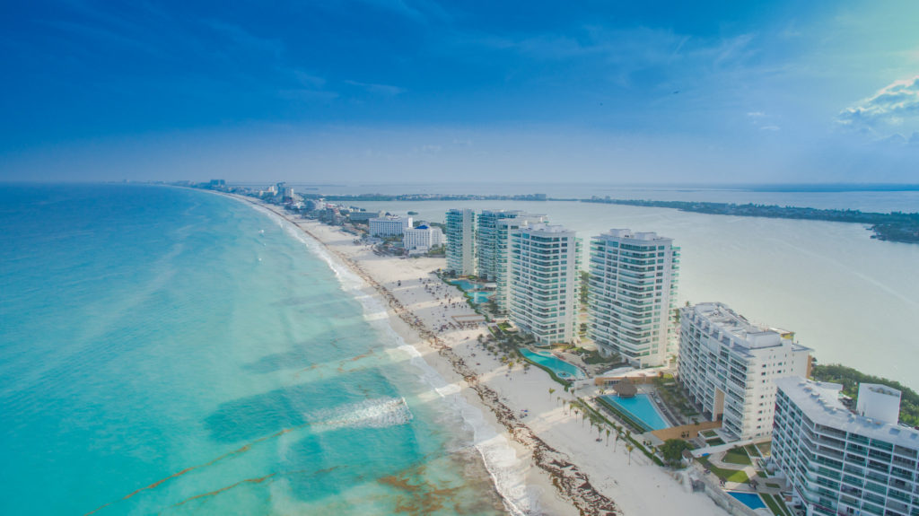 Cancun Mexico hotels and condos on the beach